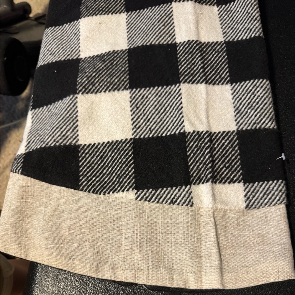 🎉NEW LISTING🎉 Wondershop Classic Black and White Checkered Tree Skirt - Picture 3 of 6